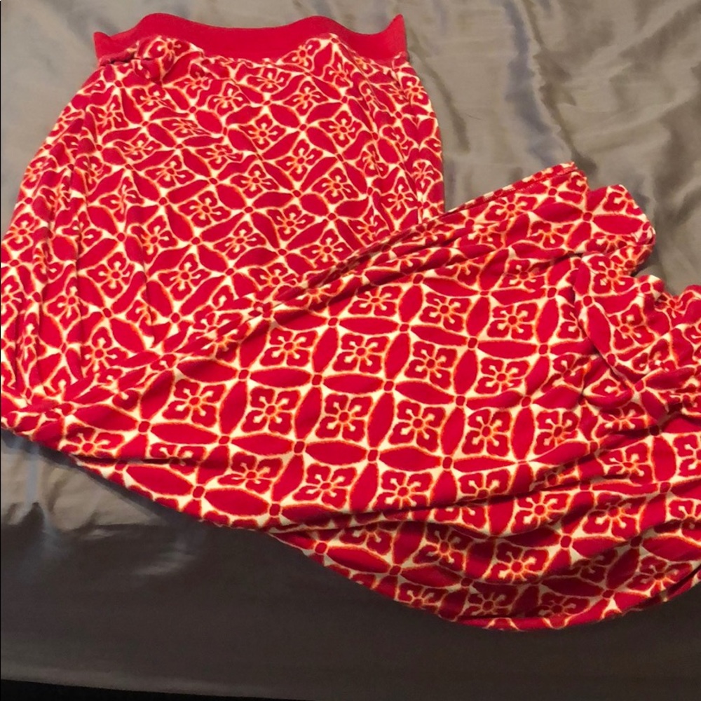 Bold floral maxi skirt!